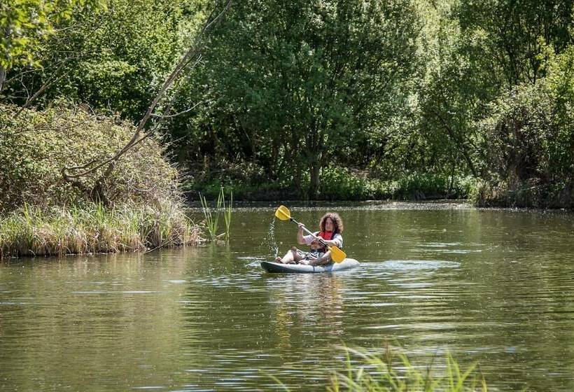 Oak Lodge With Hot Tub, Kingfishers