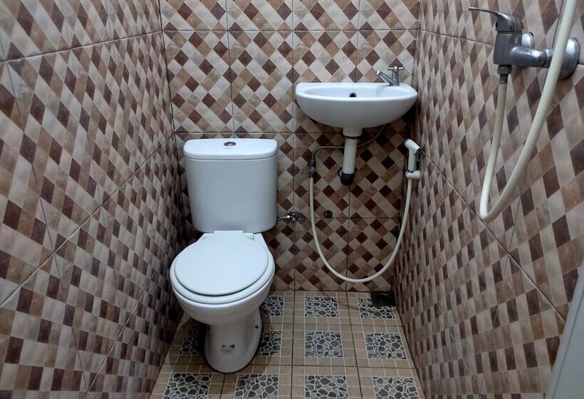 בית מלון כפרי Arjuna Sari Bandungan