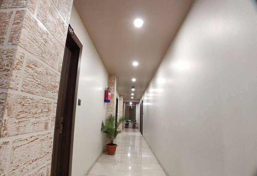 בית מלון כפרי Atul Residency