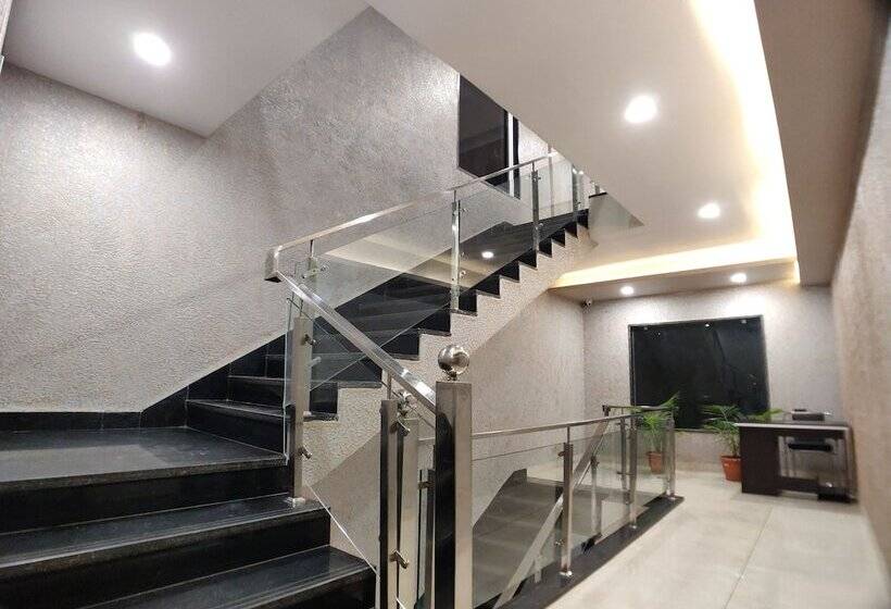 בית מלון כפרי Atul Residency