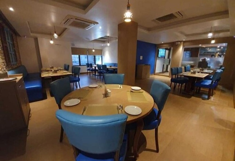 فندق Gulmohar Grand