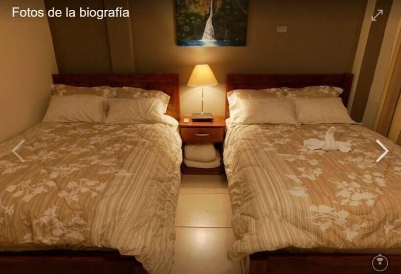 هتل Hostal Doña Consuelo