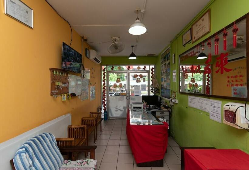 هتل Oyo 90184 Api Api Guesthouse 533