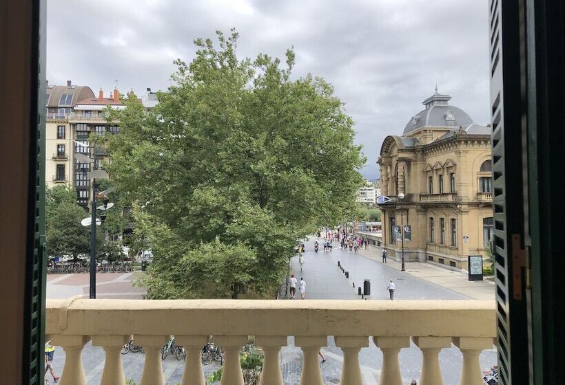 پانسیون Belle époque Self Check In Guest House