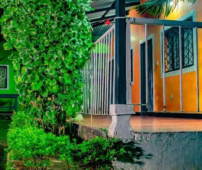 پانسیون Los Palmares Hostel