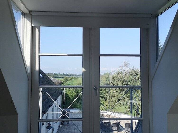 بنسيون Midtgolf Guest House