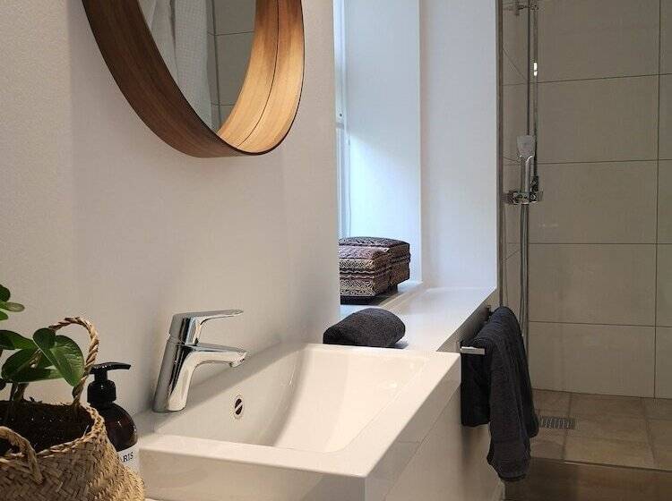 بنسيون Midtgolf Guest House