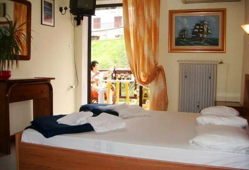 پانسیون Welcome To Hotel Petunia, In Neos Marmaras,xalkidiki ,greece, Triple Room 4