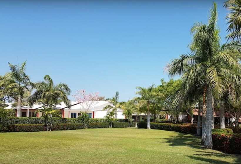 Shalom   Hostel