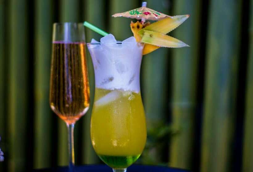 تختخواب و صبحانه Moksha Retreat