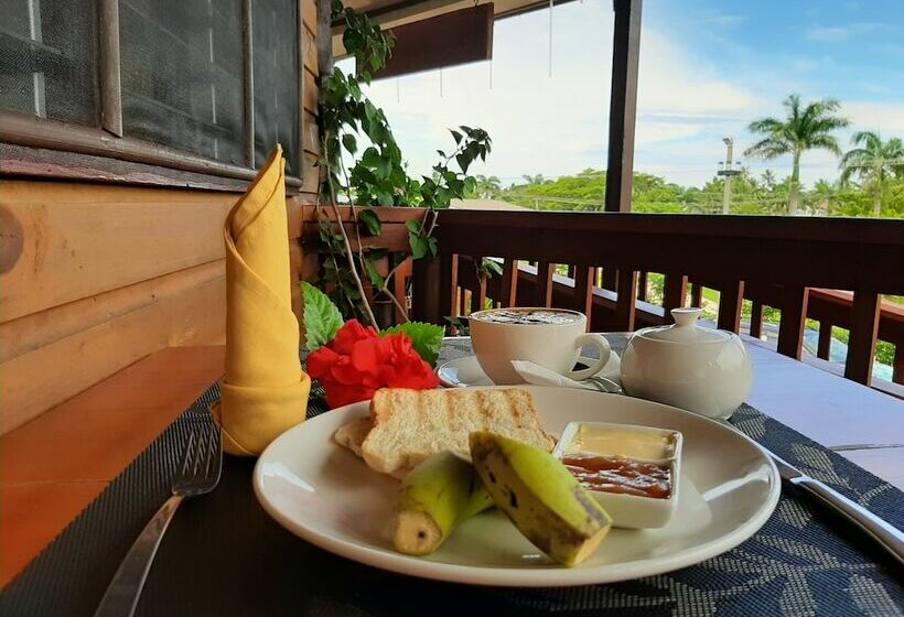 تختخواب و صبحانه Moksha Retreat