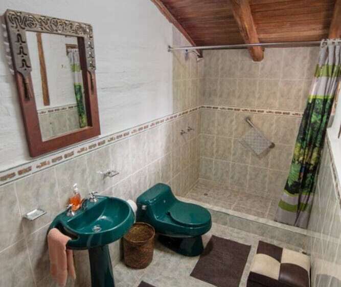 مبيت وإفطار Puembo Birding Garden   Bird Watchers And Nature Lovers