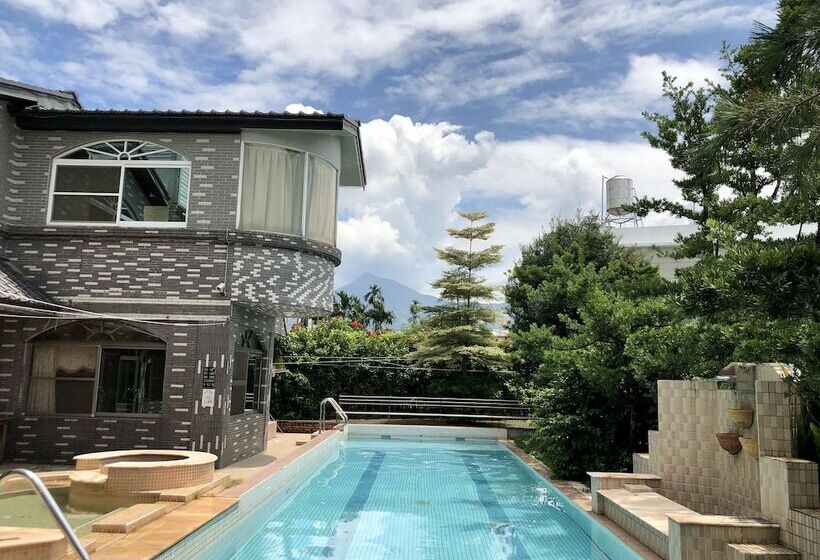 تختخواب و صبحانه Treehouse