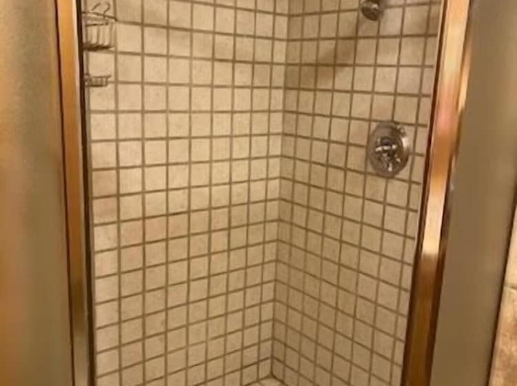 Crooked Pine Cabin With Swing And Hot Tub On The Deck By Redawning