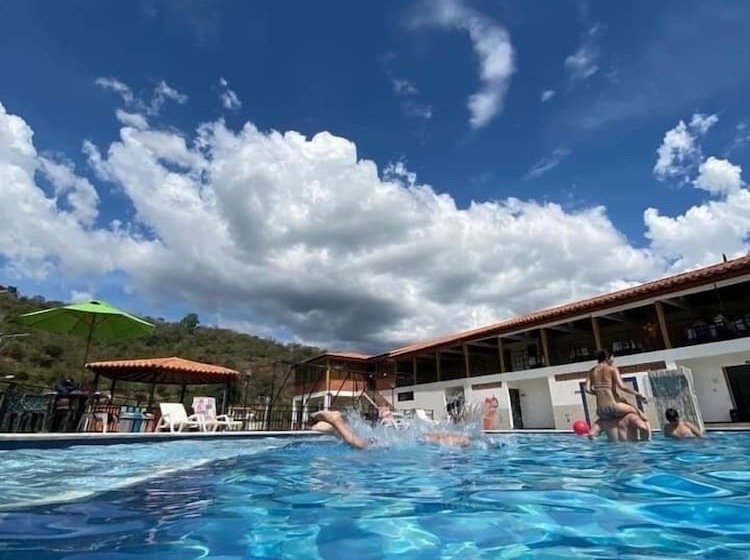 هتل Campestre La Montaña