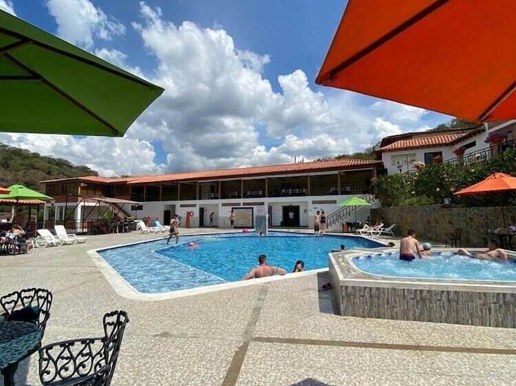 هتل Campestre La Montaña