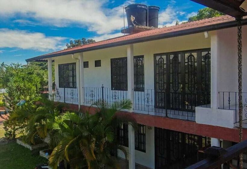 هتل Centro Vacacional Campo Alegre