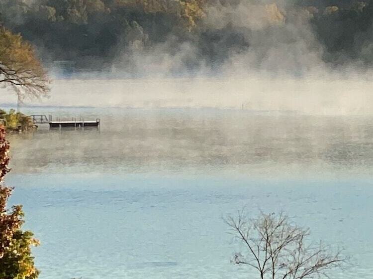 فندق Crown Point Resort