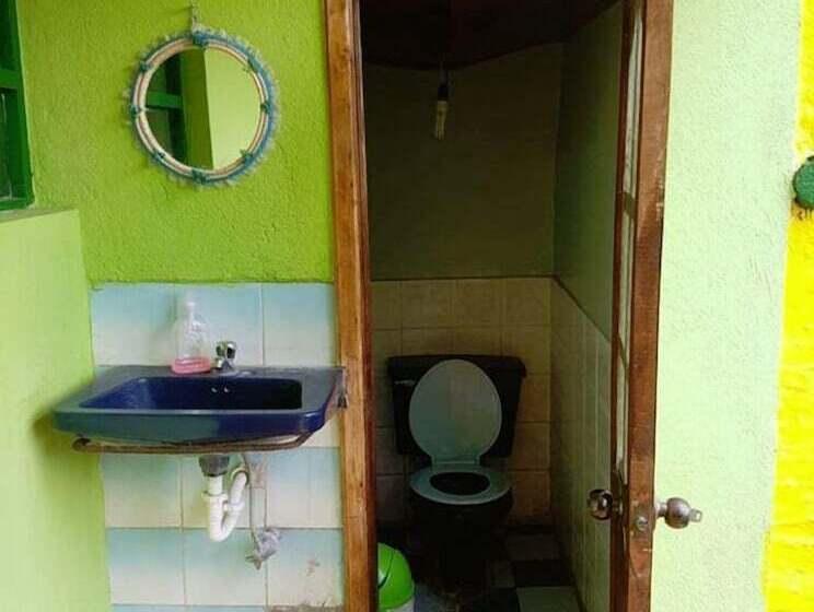 هتل Hostal Casa Aida