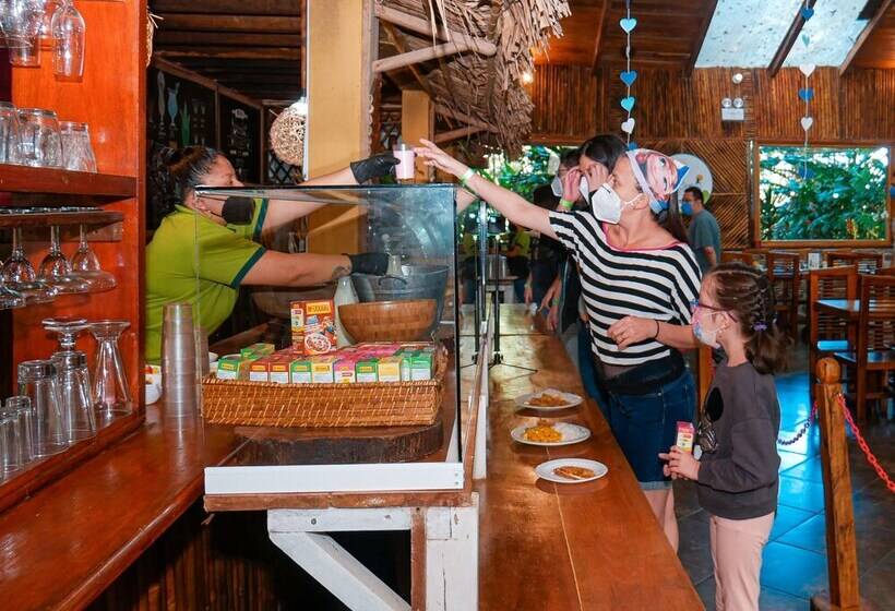 هتل Hosteria El Carmelo De Mindo