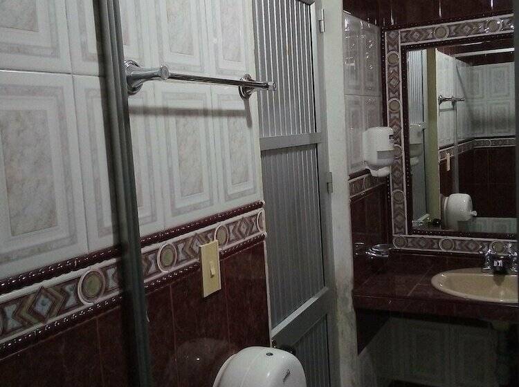 هتل Marques Plaza