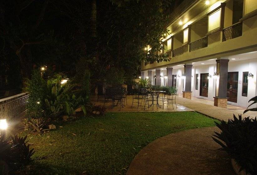 בית מלון כפרי Momarco Forest Cove Resort And