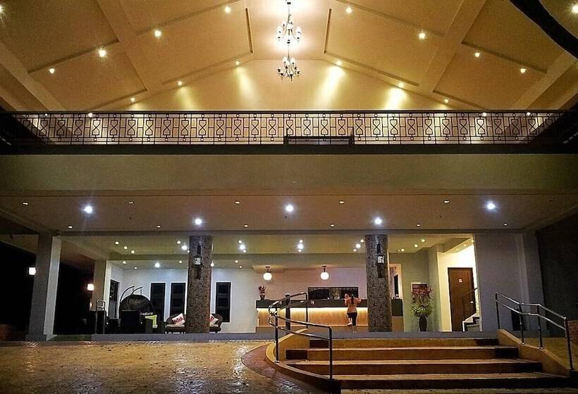 בית מלון כפרי Momarco Forest Cove Resort And