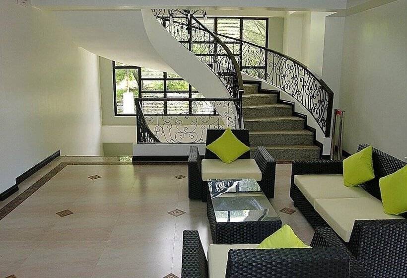 בית מלון כפרי Momarco Forest Cove Resort And
