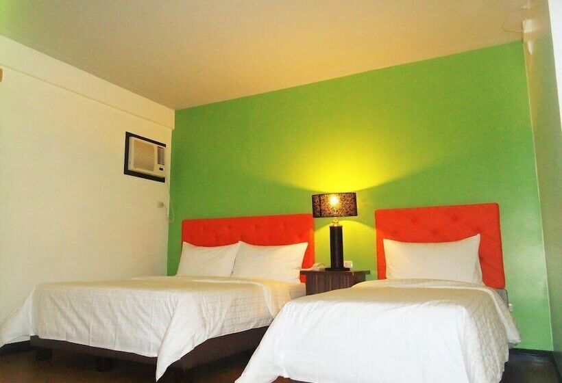 בית מלון כפרי Momarco Forest Cove Resort And