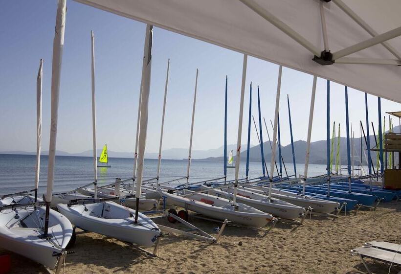 호텔 Paleros Beach Resort