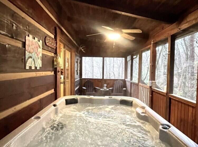 Leave The Stress Behind!  Private Hot Tub, Pet And Motorcycle Friendly, Let Peace And Nature Surroun