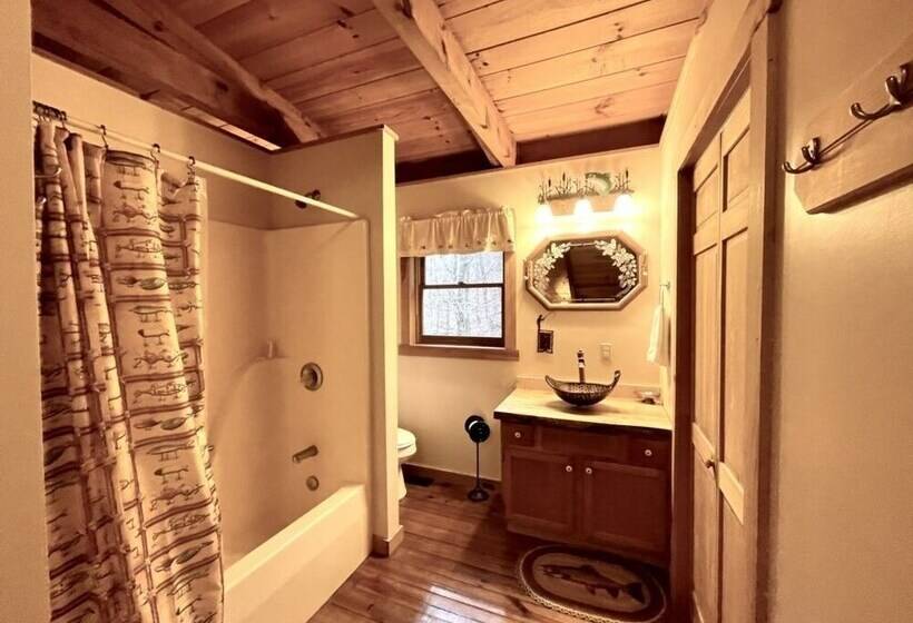 Leave The Stress Behind!  Private Hot Tub, Pet And Motorcycle Friendly, Let Peace And Nature Surroun
