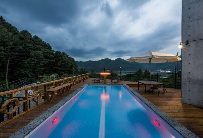 פנסיון Asamo Poolvilla