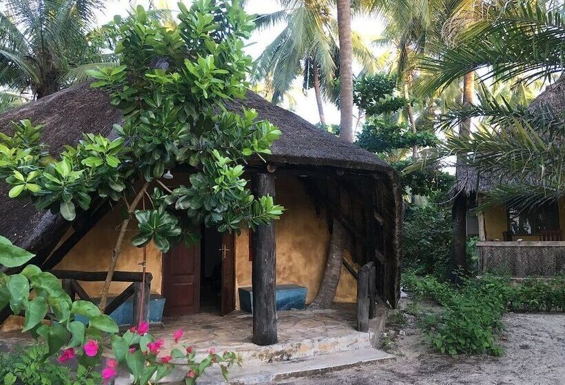 بنسيون Mike S Beach Cottages