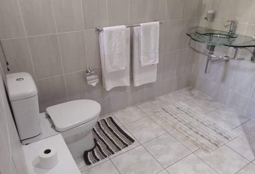 ペンション Easy Inn Guesthouse