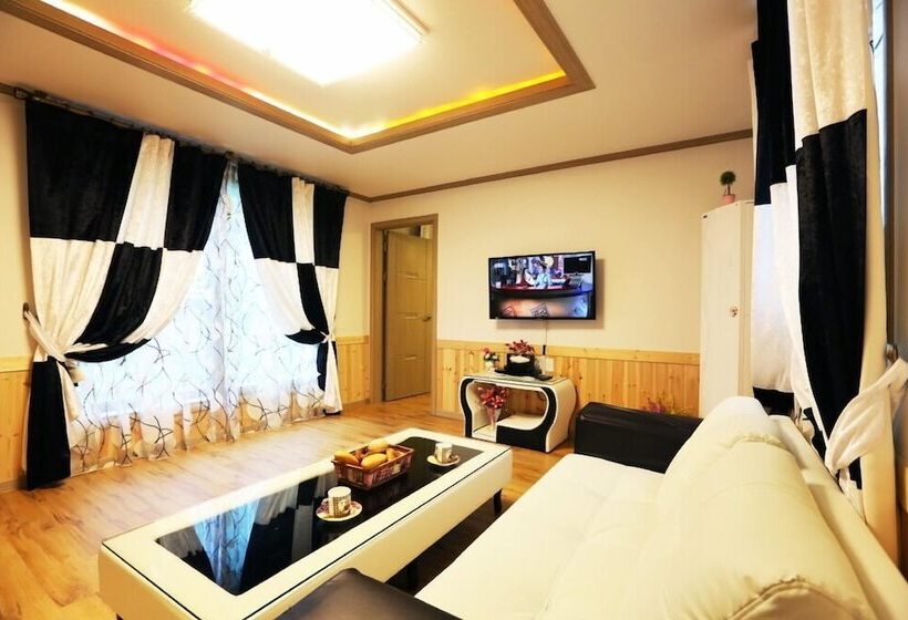Ravie Pension