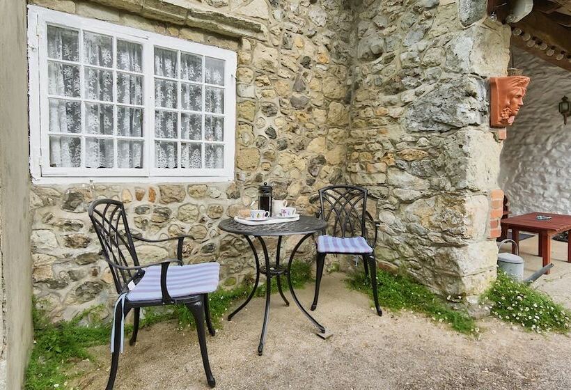 Ye Olde Cottage