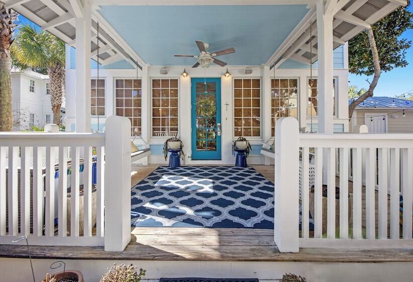 Quaint 2br/2.5ba Cottage Nestled Between 30a & Panama City Beach! Sleeps 6!