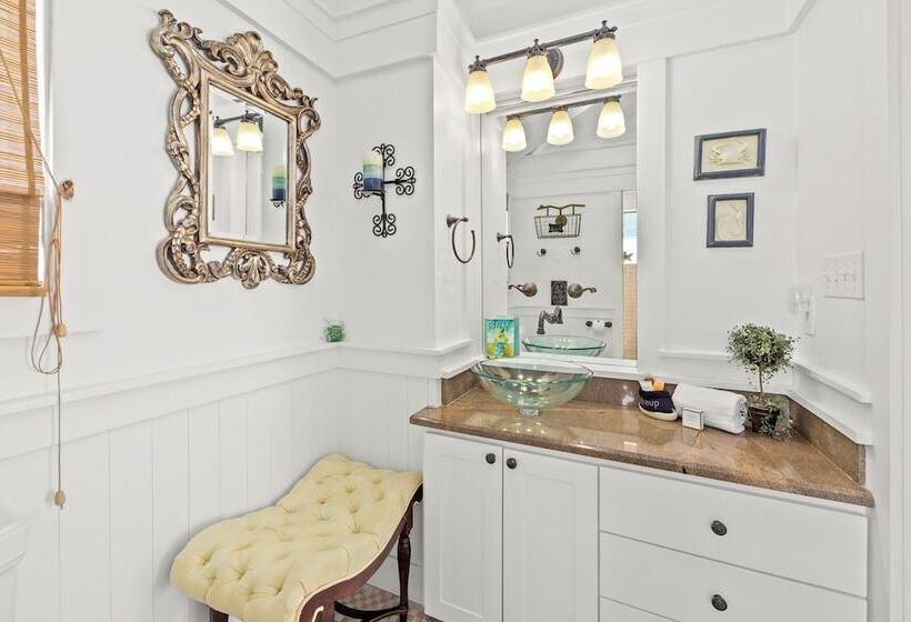 Quaint 2br/2.5ba Cottage Nestled Between 30a & Panama City Beach! Sleeps 6!