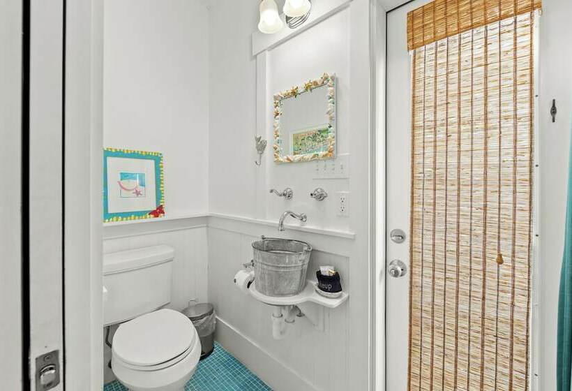 Quaint 2br/2.5ba Cottage Nestled Between 30a & Panama City Beach! Sleeps 6!