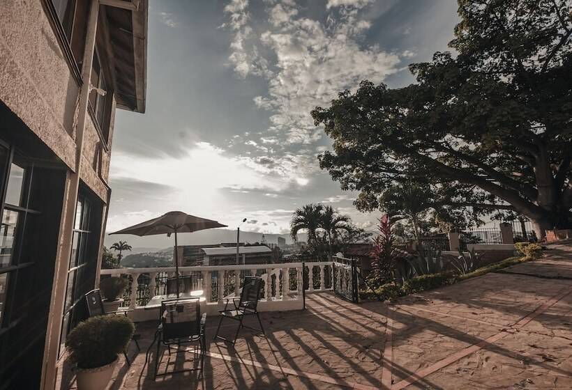 تختخواب و صبحانه Casa Lago Boutique