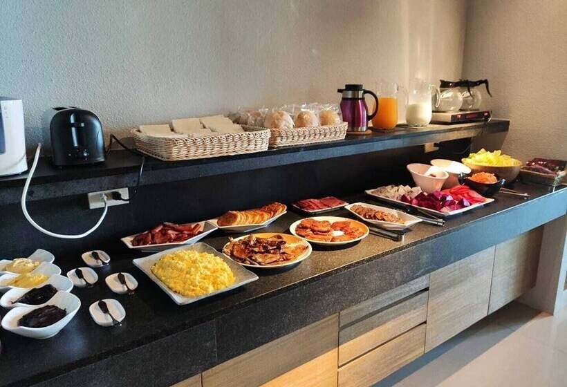 تختخواب و صبحانه Silimu Hostel