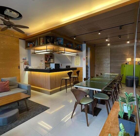 تختخواب و صبحانه Silimu Hostel