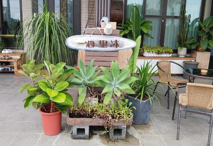 تختخواب و صبحانه Silimu Hostel