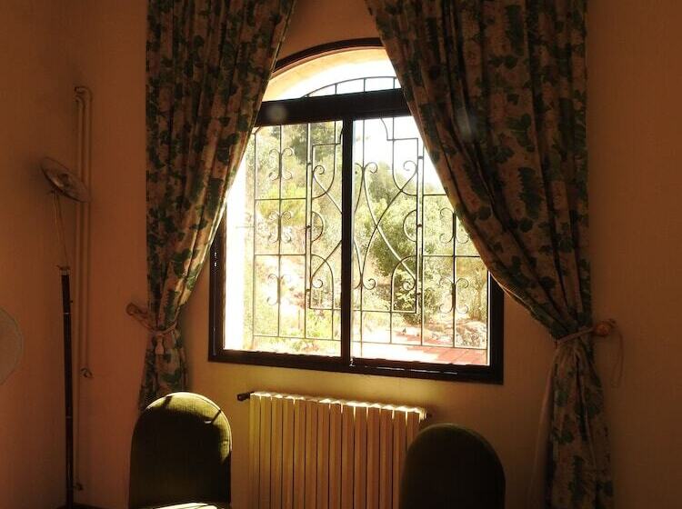 هتل Hôtel La Bastide Deir El Qamar