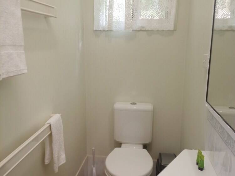 Отель Silver Wattle Caravan Park