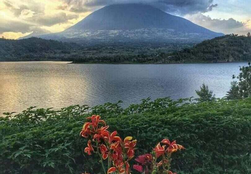 هتل Twin Lakes Lodge