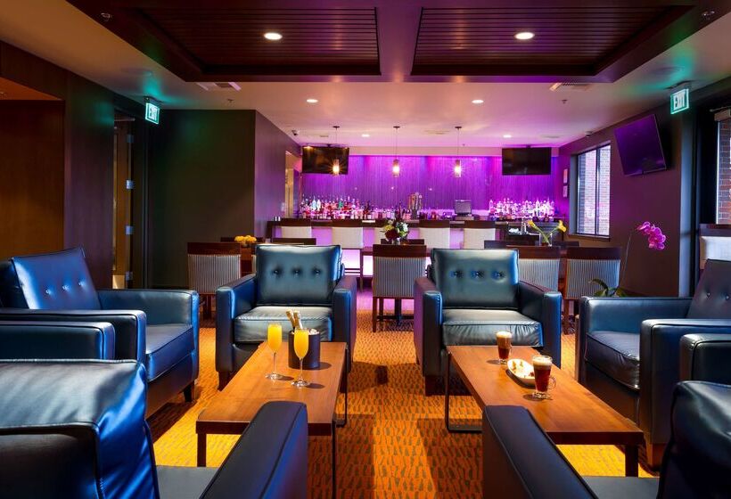 호텔 Best Western Premier Boulder Falls Inn