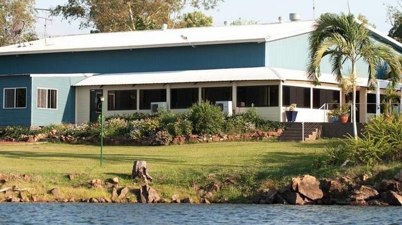 Отель Lake Bennett Resort