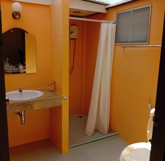 Fotos del hotel Lunar Hut Resort:  2